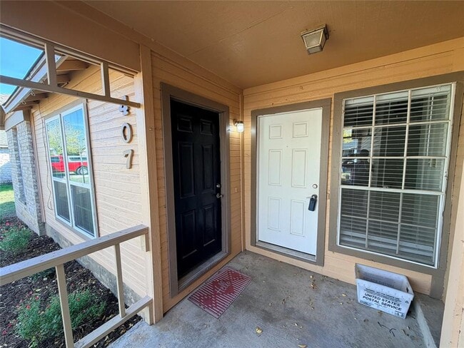 405 Burlwood Ct in Round Rock, TX - Foto de edificio - Building Photo