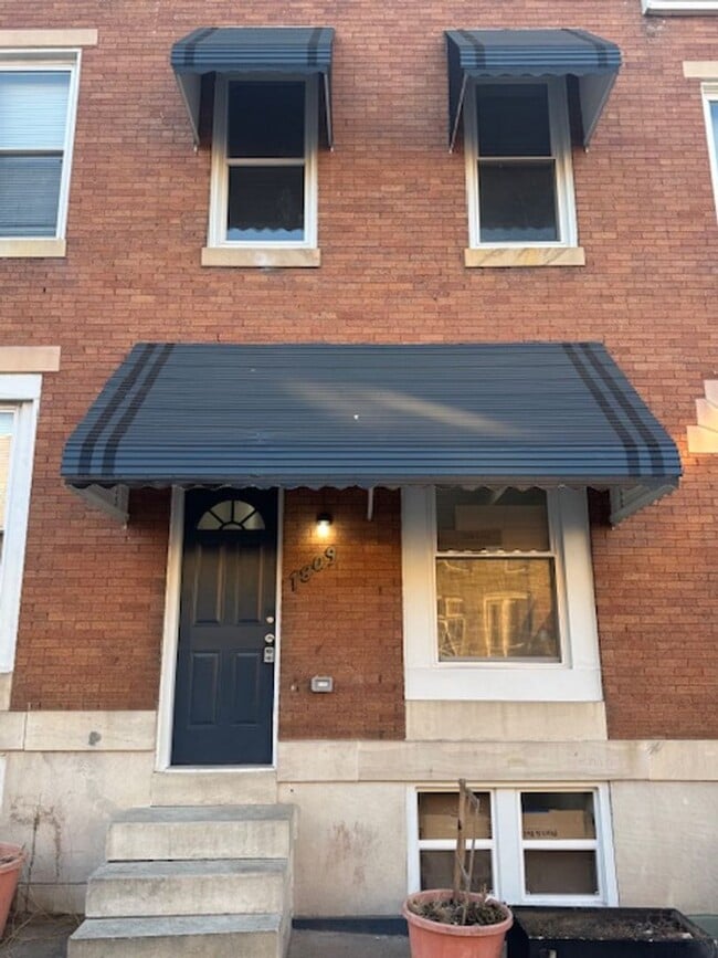 property at 1809 N Wolfe St