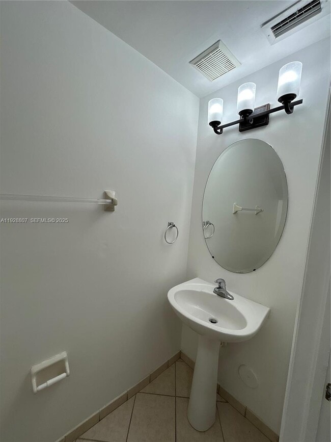 230 SE 29th Ave in Homestead, FL - Foto de edificio - Building Photo