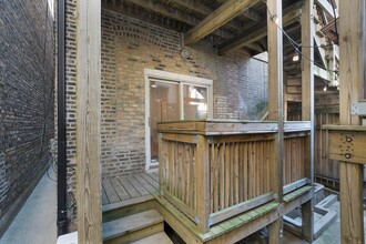 2016 W Wabansia Ave, Unit 1F in Chicago, IL - Foto de edificio - Building Photo