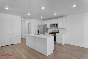 1868 S Wolverine Way in Washington, UT - Building Photo