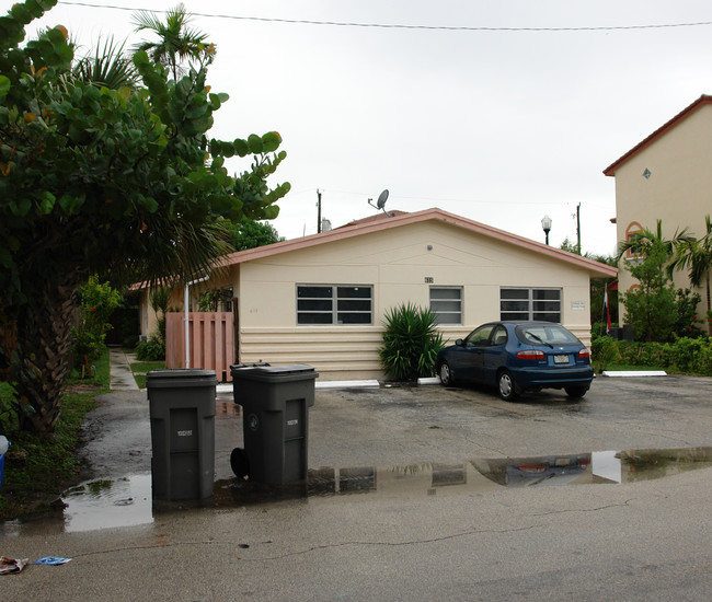 615 N 8th Ave in Fort Lauderdale, FL - Foto de edificio - Building Photo