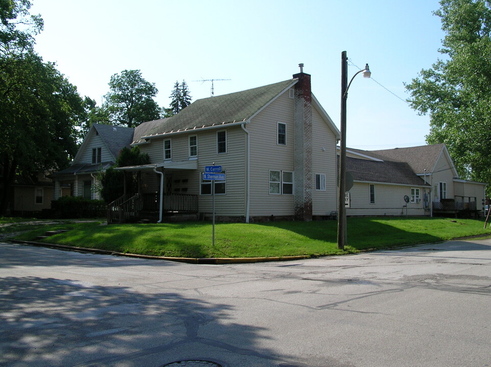 829 W Carroll St in Macomb, IL - Building Photo