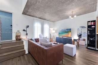 5265 NW 112th Ave in Doral, FL - Building Photo - Building Photo