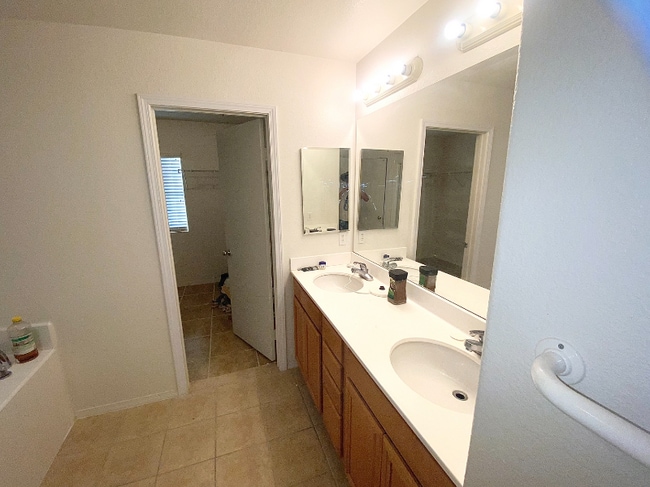 13265 La Crescenta Ave in Hesperia, CA - Building Photo - Building Photo