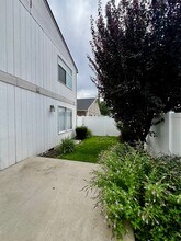 102 Plum Ln in Yakima, WA - Foto de edificio - Building Photo