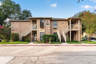 1311 Antoine Dr in Houston, TX - Building Photo