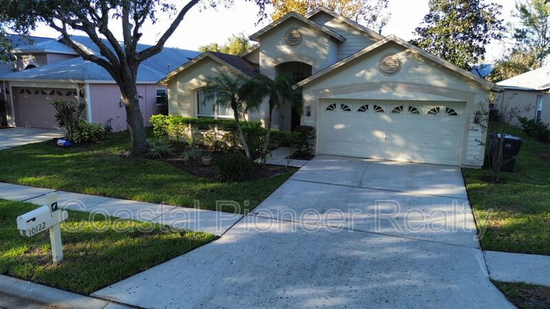 10122 Arbor Run Dr in Tampa, FL - Building Photo