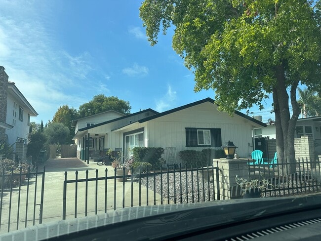 1300 Oak Ave