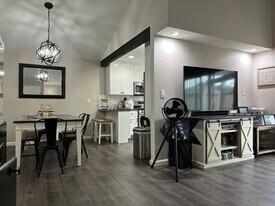 722 W Vineyard Ave, Unit 722 in Oxnard, CA - Building Photo