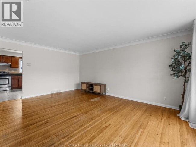 8573 Wyandotte St E in Windsor, ON - Building Photo - Building Photo