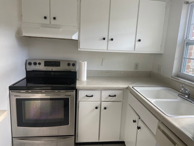 8522 10th St N, Unit C in St. Petersburg, FL - Building Photo - Building Photo