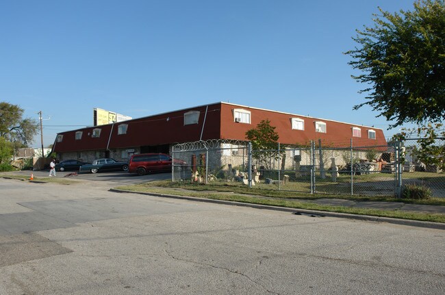 Star East Apartments in Dallas, TX - Building Photo - Building Photo