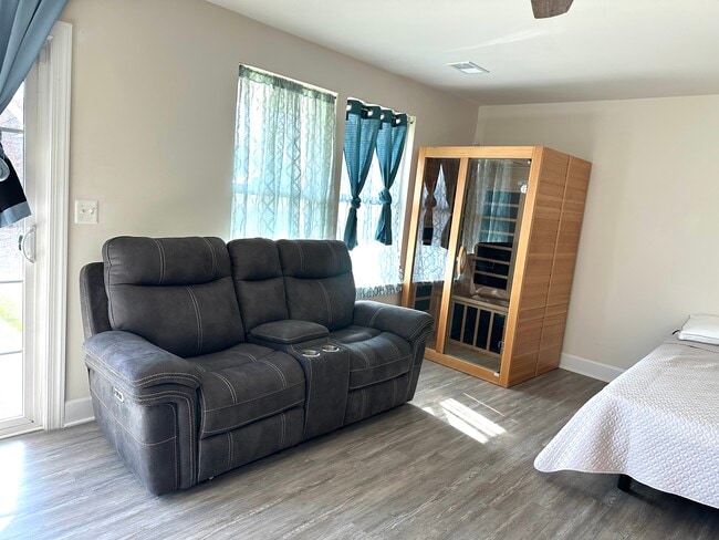 8773 Elsing Green Dr in Manassas, VA - Foto de edificio - Building Photo