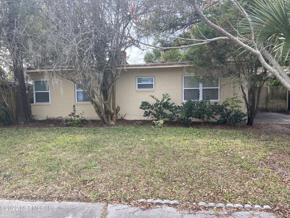 2158 Spring Park Rd in Jacksonville, FL - Building Photo