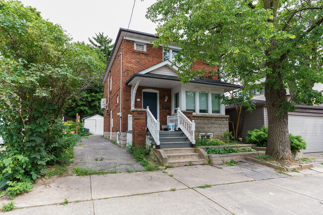 1565 Mt Pleasant Rd in Toronto, ON - Building Photo - Building Photo