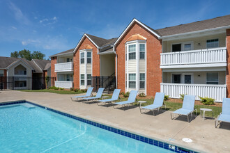 Katy Place Apartments in Columbia, MO - Foto de edificio - Building Photo