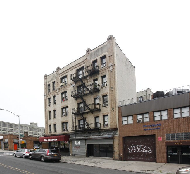 36-63 34th St in Long Island City, NY - Building Photo - Building Photo