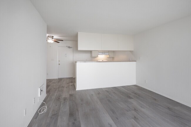 3415 Linden Ave. in Long Beach, CA - Foto de edificio - Interior Photo