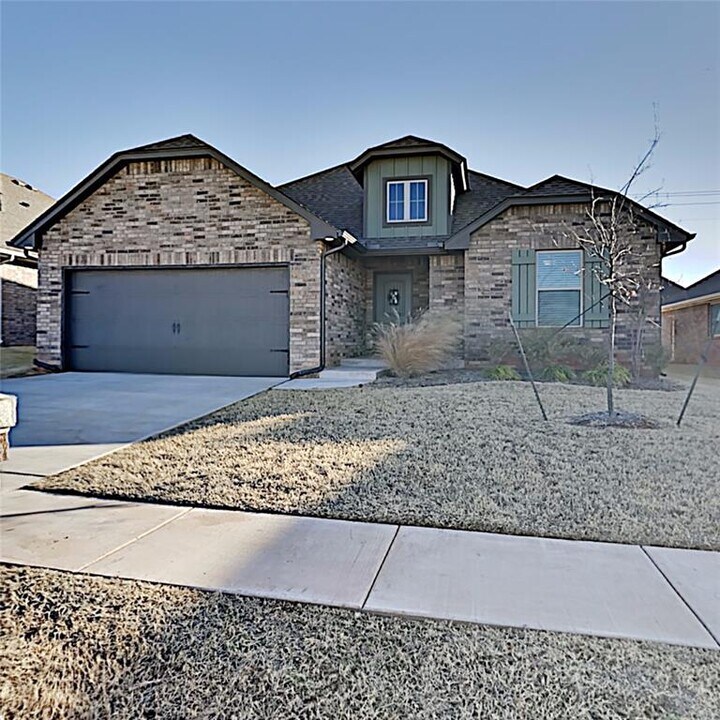 16008 Iron Ridge Rd in Edmond, OK - Foto de edificio