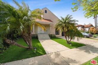119 S Kilkea Dr in Los Angeles, CA - Building Photo - Building Photo