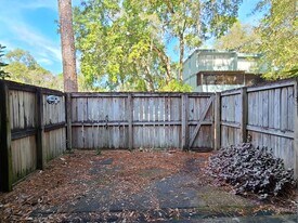 701 SW 75th St, Unit 103 in Gainesville, FL - Building Photo