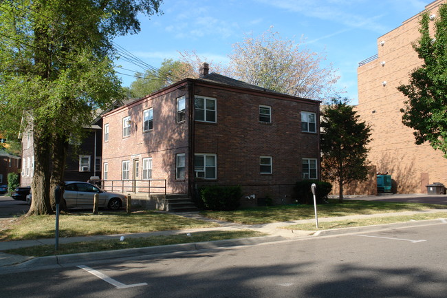 220 Charles St in East Lansing, MI - Building Photo - Building Photo