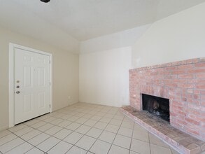 10059 Emerald Creek Dr in Houston, TX - Building Photo - Building Photo