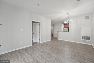 21216 McFadden Square in Sterling, VA - Building Photo - Building Photo