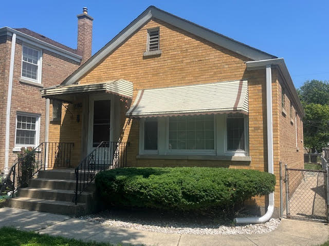 property at 4053 N Plainfield Ave