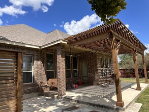 12306 Garrett Crk in San Antonio, TX - Building Photo - Building Photo