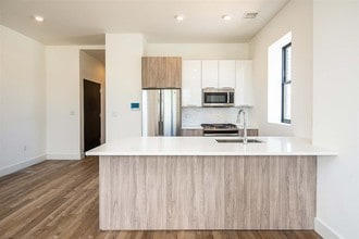 105 South St in Jersey City, NJ - Building Photo - Building Photo