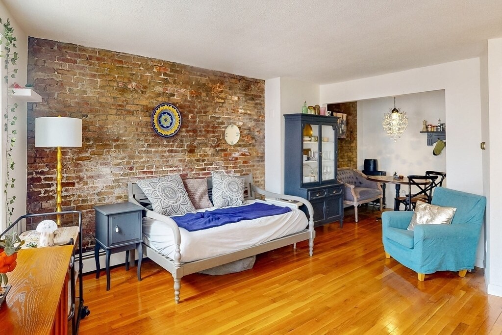 243 North St in Boston, MA - Building Photo