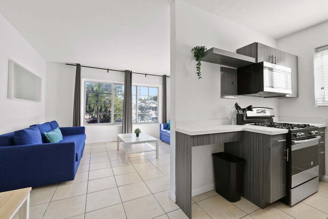 7340 Harding Ave in Miami Beach, FL - Foto de edificio - Building Photo