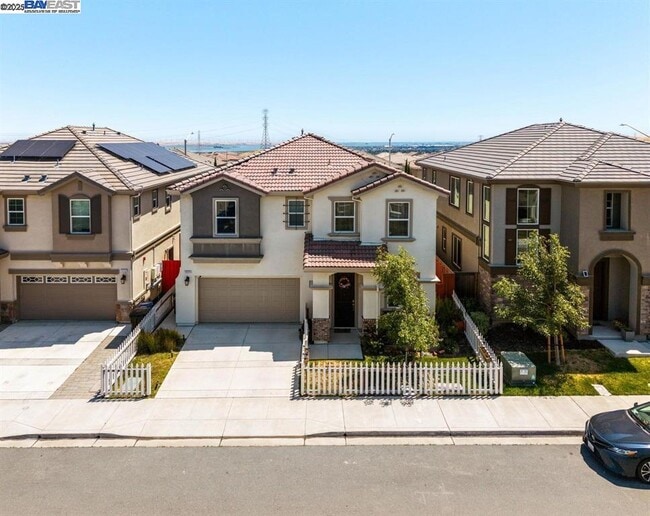 2525 Modena Dr in Pittsburg, CA - Foto de edificio - Building Photo