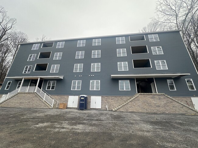 567 DuPont Rd, Unit 401