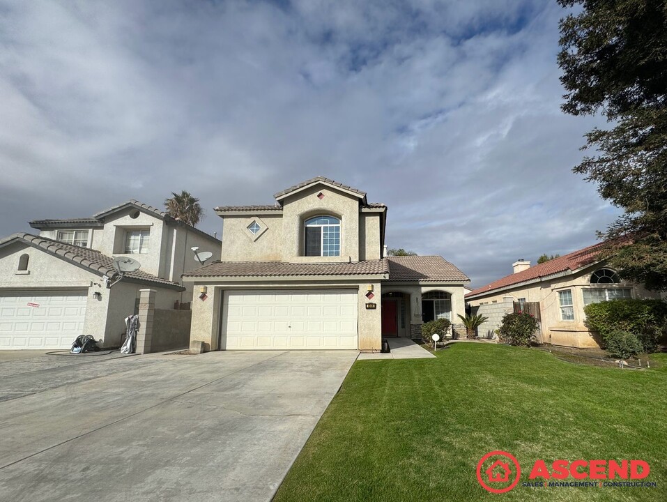 8308 Black Knot Ct in Bakersfield, CA - Building Photo