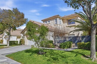 9236 Eagle Ridge Dr in Las Vegas, NV - Building Photo - Building Photo