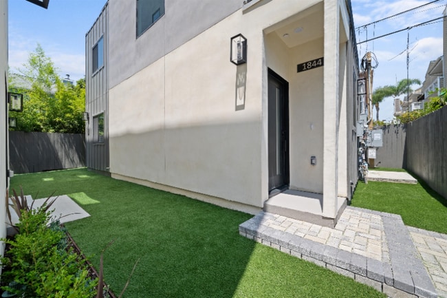 1844 Stoner Ave in Los Angeles, CA - Building Photo - Building Photo