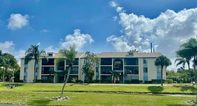 1112 Green Pine Blvd in West Palm Beach, FL - Building Photo