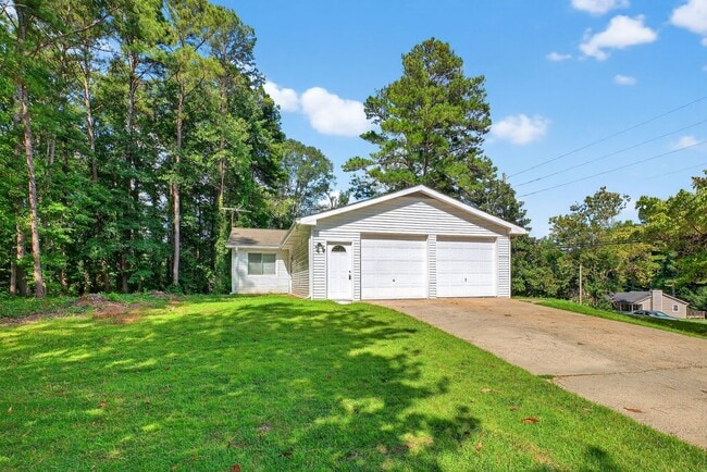 property at 230 Shiloh Hills Dr NW