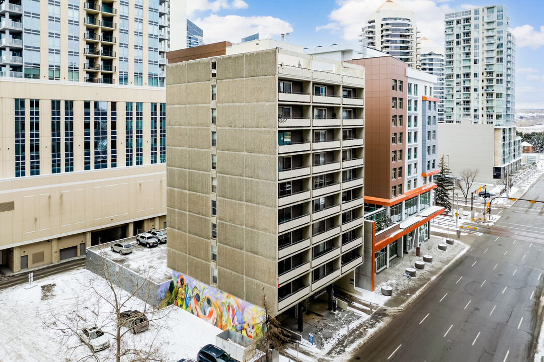 The York in Calgary, AB - Building Photo