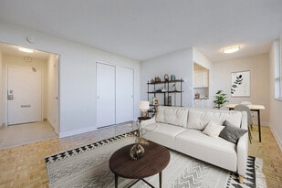 Upper Canada Court, East in Toronto, ON - Building Photo