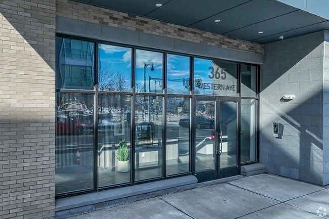 365 Western Ave, Unit 307 in Boston, MA - Building Photo - Building Photo