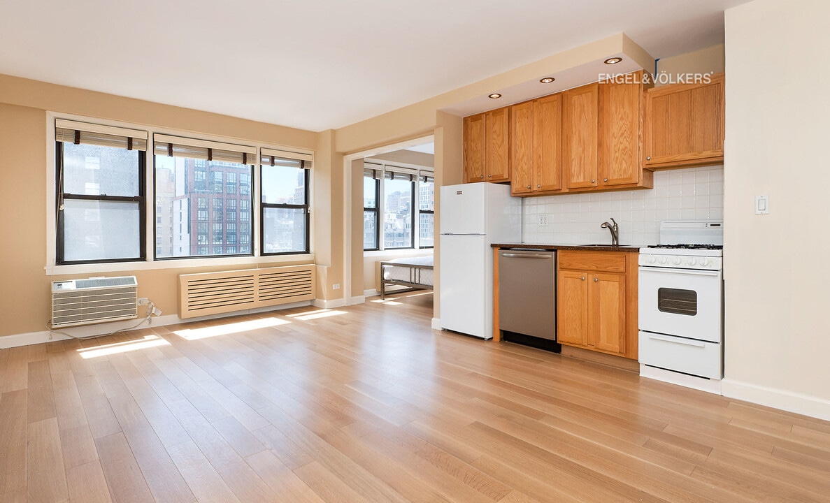 245 E 24th St-Unit -14-K in New York, NY - Building Photo