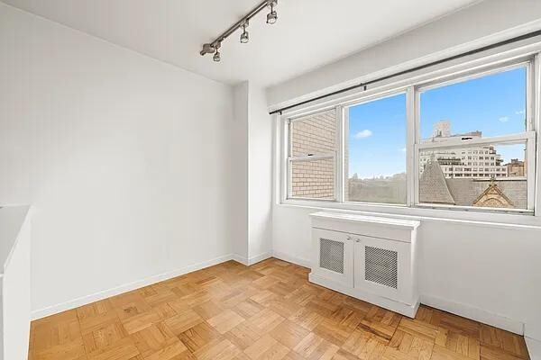 69 W 9th St in New York, NY - Foto de edificio - Building Photo