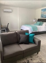 1350 NW 52nd St in Miami, FL - Building Photo - Building Photo