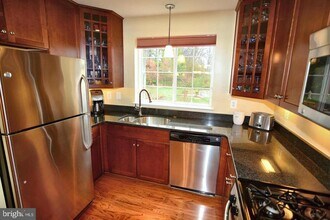 4139 S Four Mile Run Dr in Arlington, VA - Building Photo - Building Photo