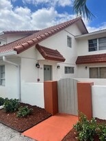 3200 Coral Springs Dr in Coral Springs, FL - Building Photo