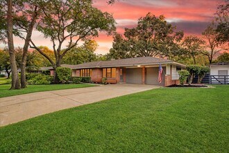 524 N Wharton St in Sherman, TX - Foto de edificio - Building Photo